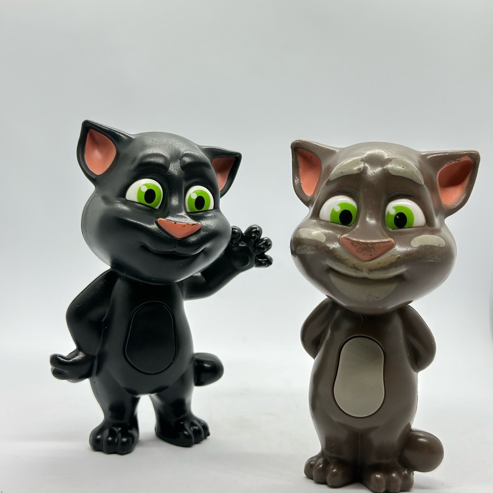 Lot of 2 original 2016 McDonald’s Talking Tom Cat Figures - Read